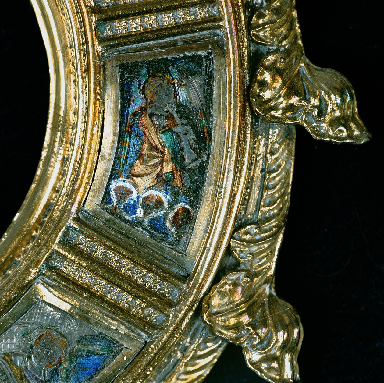 Ängel som spelar ett blåsinstrument, detalj från William of Wykehams crozier (ca 1320-1404) (förgylld silver & champleve-emalj) (se 205100-32) av English School