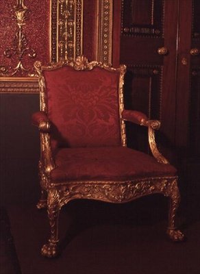 Fåtölj, designad av Robert Adam, utförd av Thomas Chippendale, 1764 (giltwood) av English School