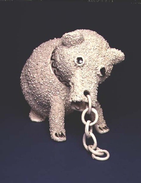 Björnkanna eller burk, ca 1740-70 (saltglaserat stengods) av English School