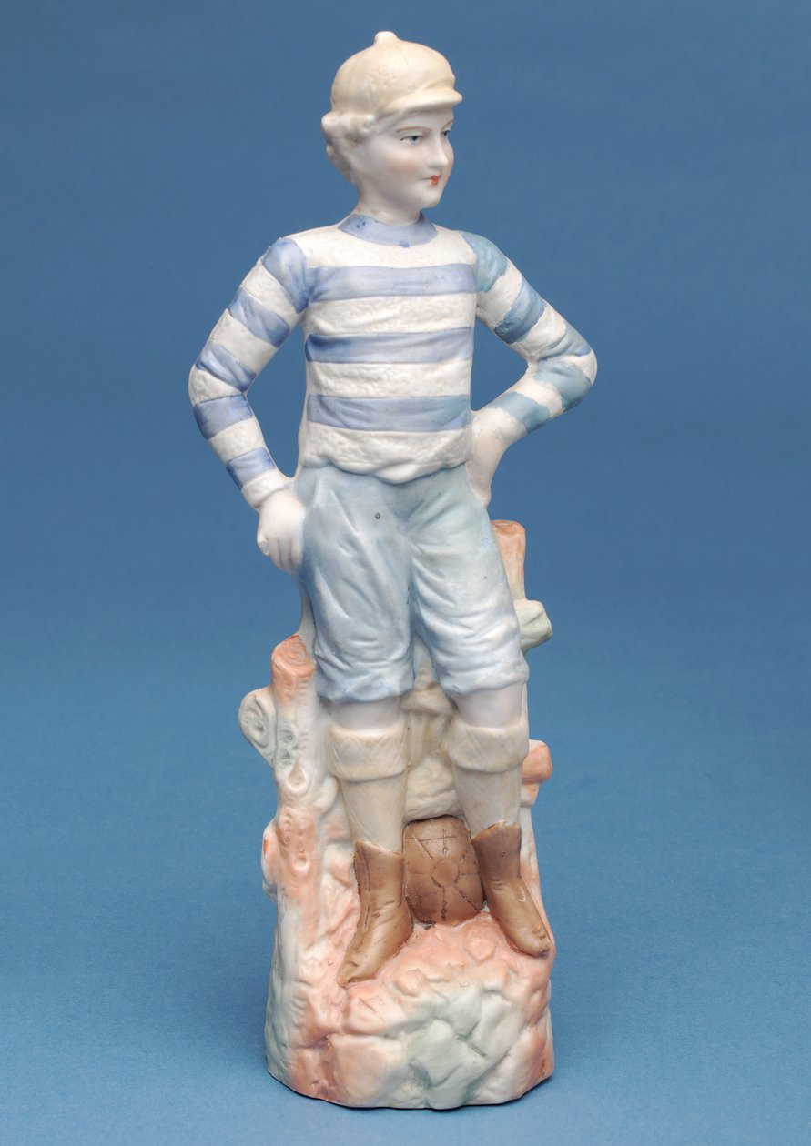 Bisquefigur av en pojkefotbollsspelare i blå- och vitrandigt kit, ca 1890-tal (keramik) av English School