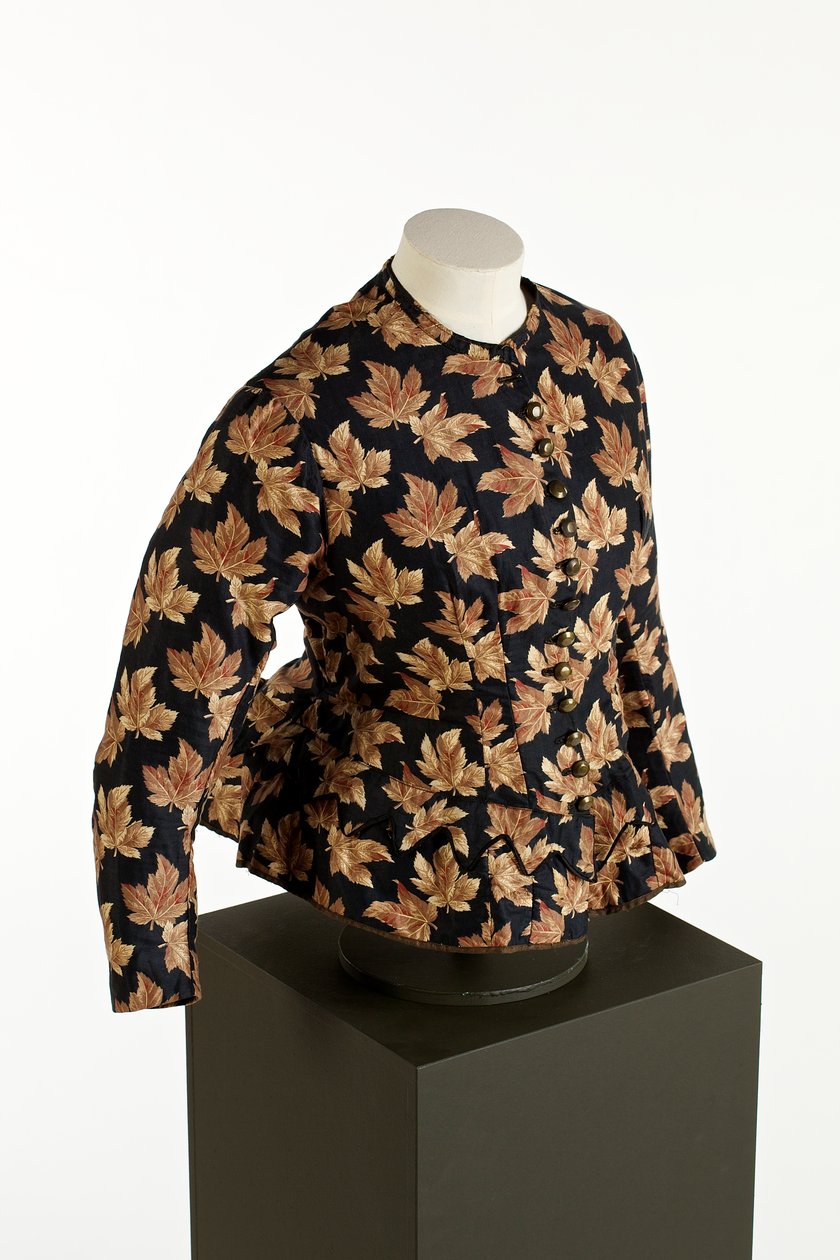 Svart livstycke med tryckt gyllenbrun lönnlövsdesign, ca 1860-70 (bomull) av English School