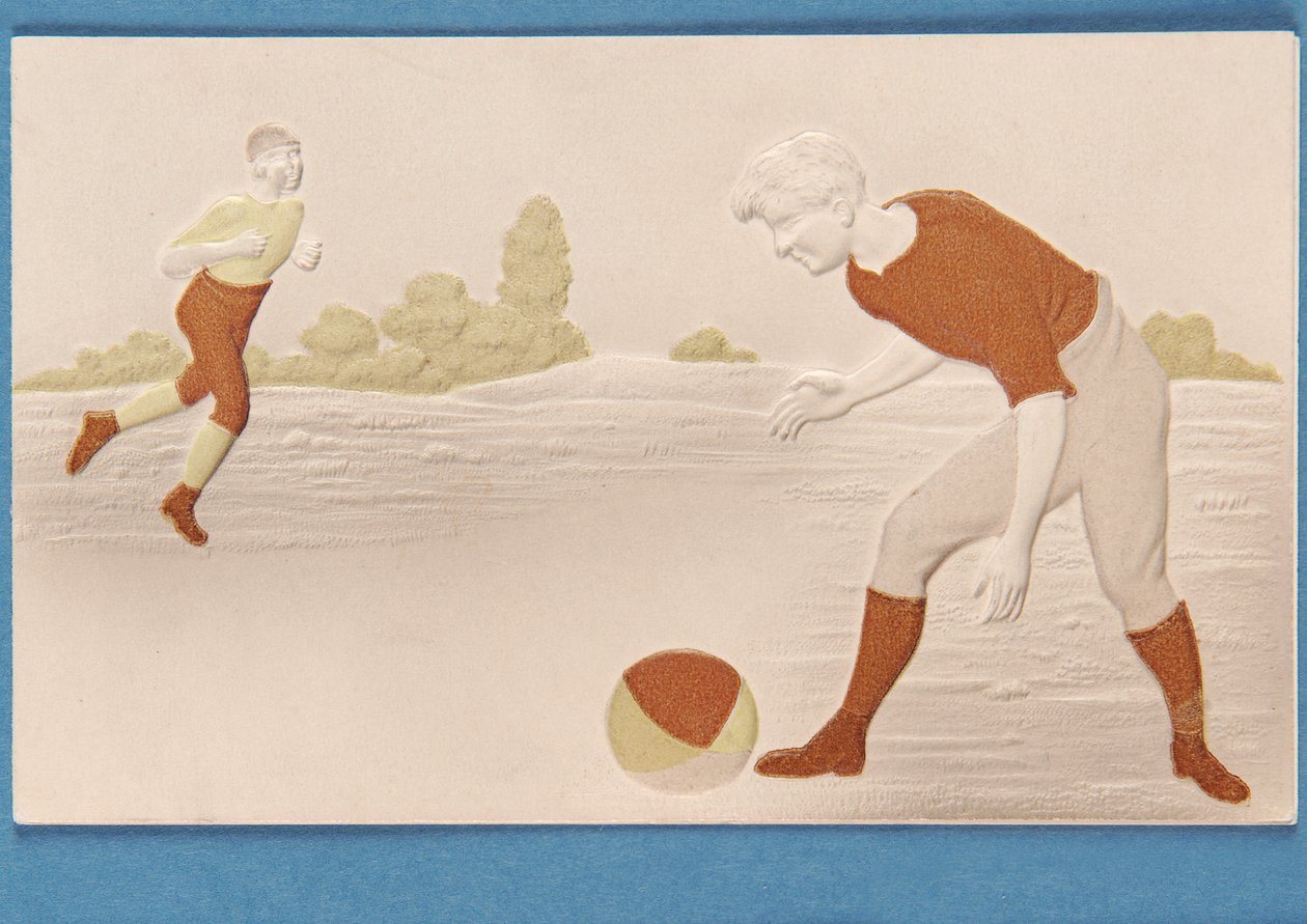 Tomt kort i relief föreställande två fotbollsspelare, ca 1880-talet av English School