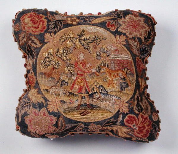 Kudde, broderad i petit point, föreställande en herde i ett landskap (textil) av English School