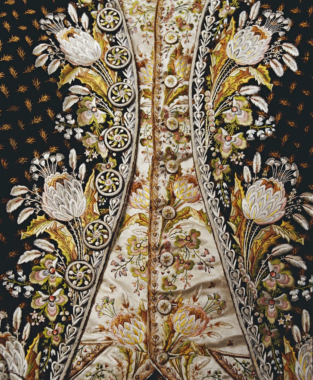 Detalj av en gentlemans helkostym, bestående av kappa, väst och byxor, 1780-90-tal av English School