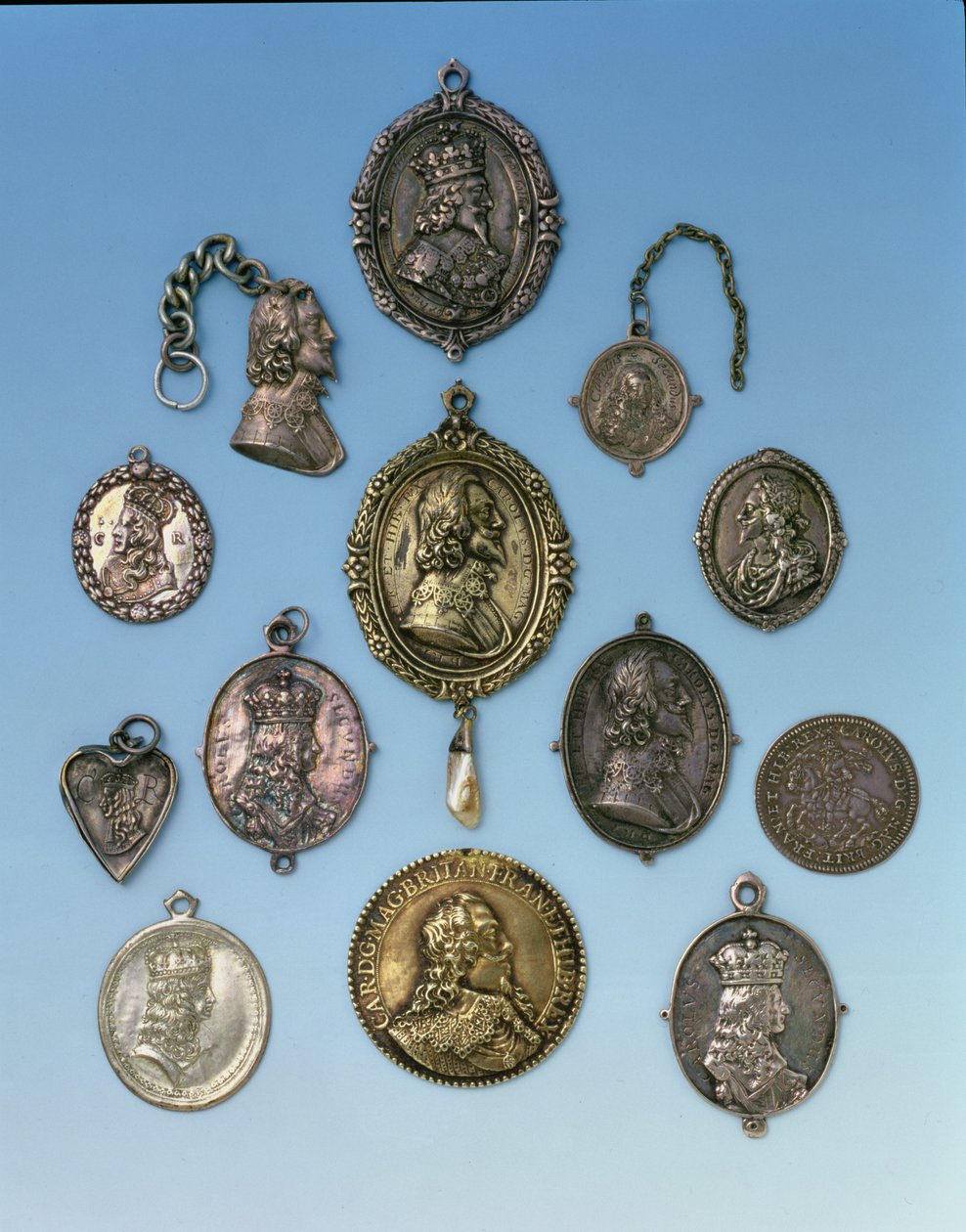 Engelska inbördeskrigsmärken för anhängare av Charles I (1625-49) (metall) av English School