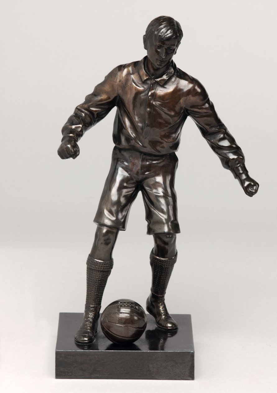 Fotbollsspelare, del av en klocksats (målad spelter) (se även 315475-315477) av English School