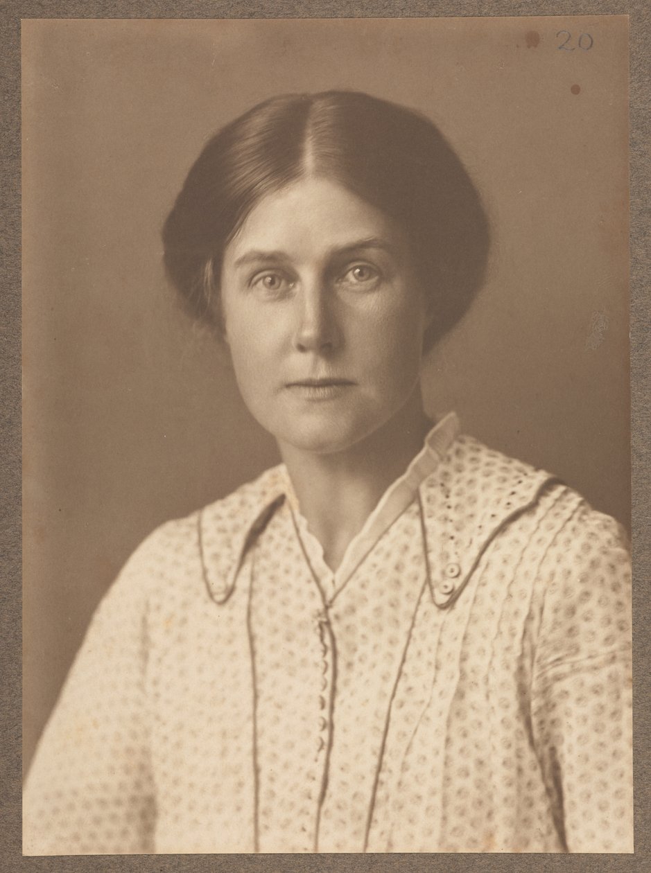 Harriet Weaver, oktober 1916 (sepiafoto) av English School