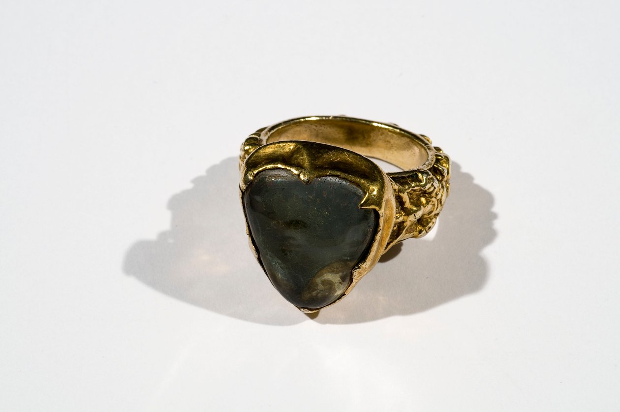 Stor ring som bärs av William av Wykeham, ca 1400-talet (kristall och guld) av English School