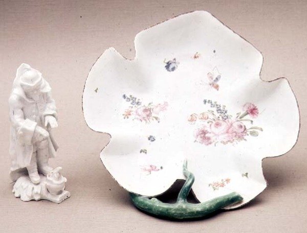 Longton Hall lövfat, Trembly Rose, 1755, och vinterfigur, 1758 (porslin) av English School