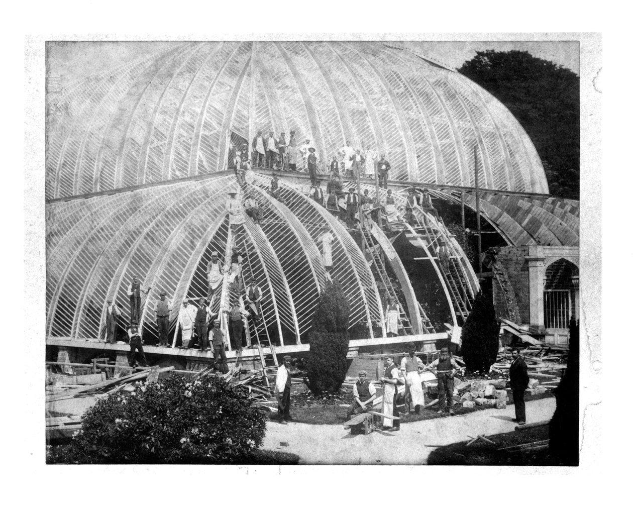 Reparerar Great Conservatory i Chatsworth, Derbyshire i slutet av 1800-talet av English School