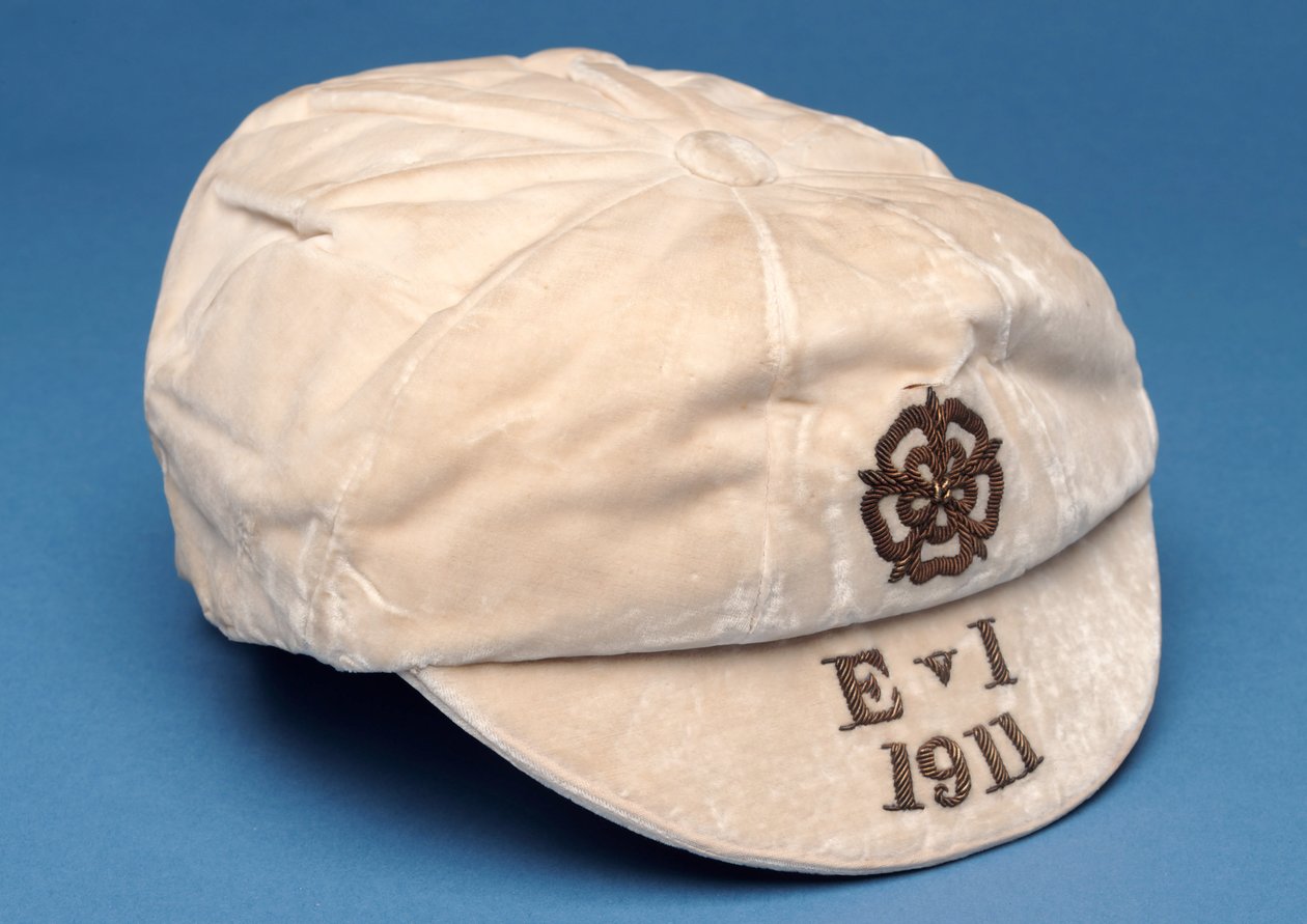 Officiell Englandsmössa, 1911 (sammet med guldfläta) av English School