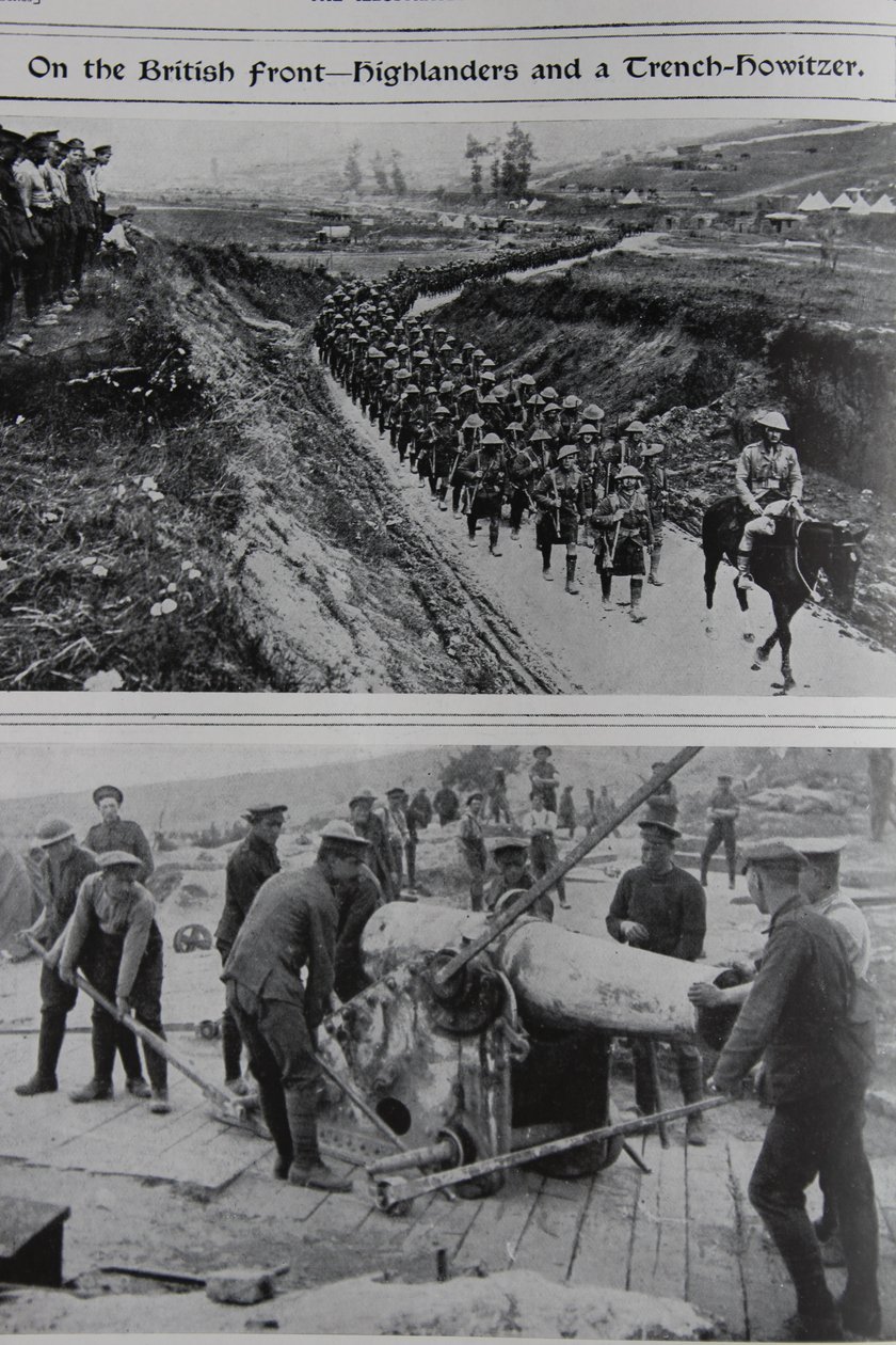 På den brittiska fronten - Highlanders and a Trench Howitzer, 1914-18 av English School
