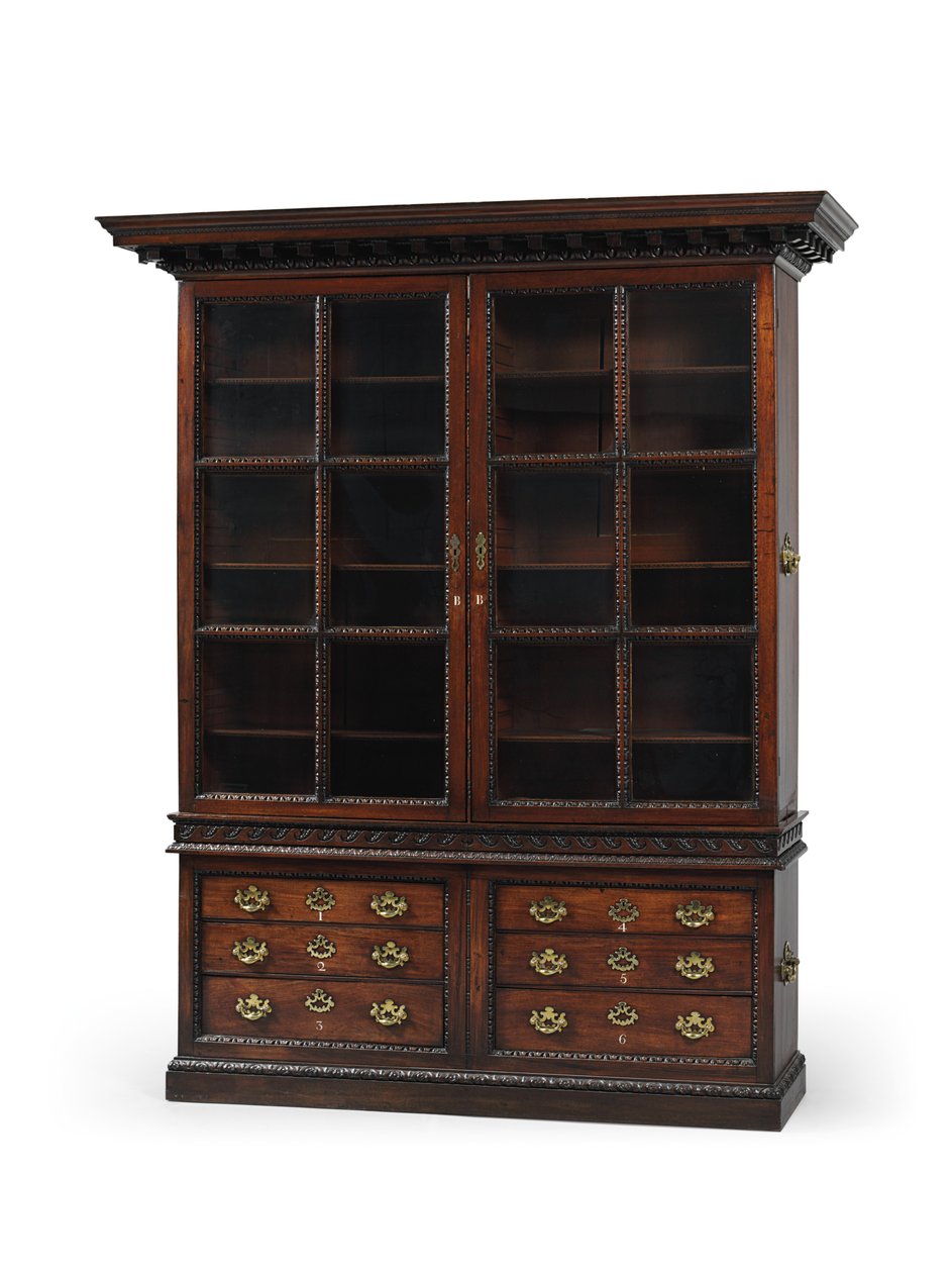 En av ett par George II biblioteksboklådor, ca 1750 av English School