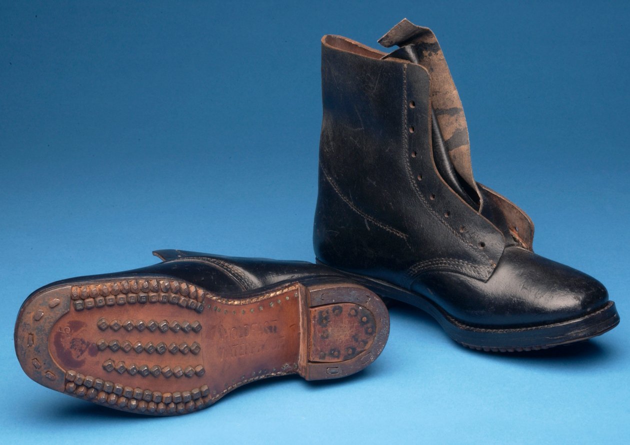 Ett par Holdfast Miners Boots, tidigt 1900-tal (läder) av English School