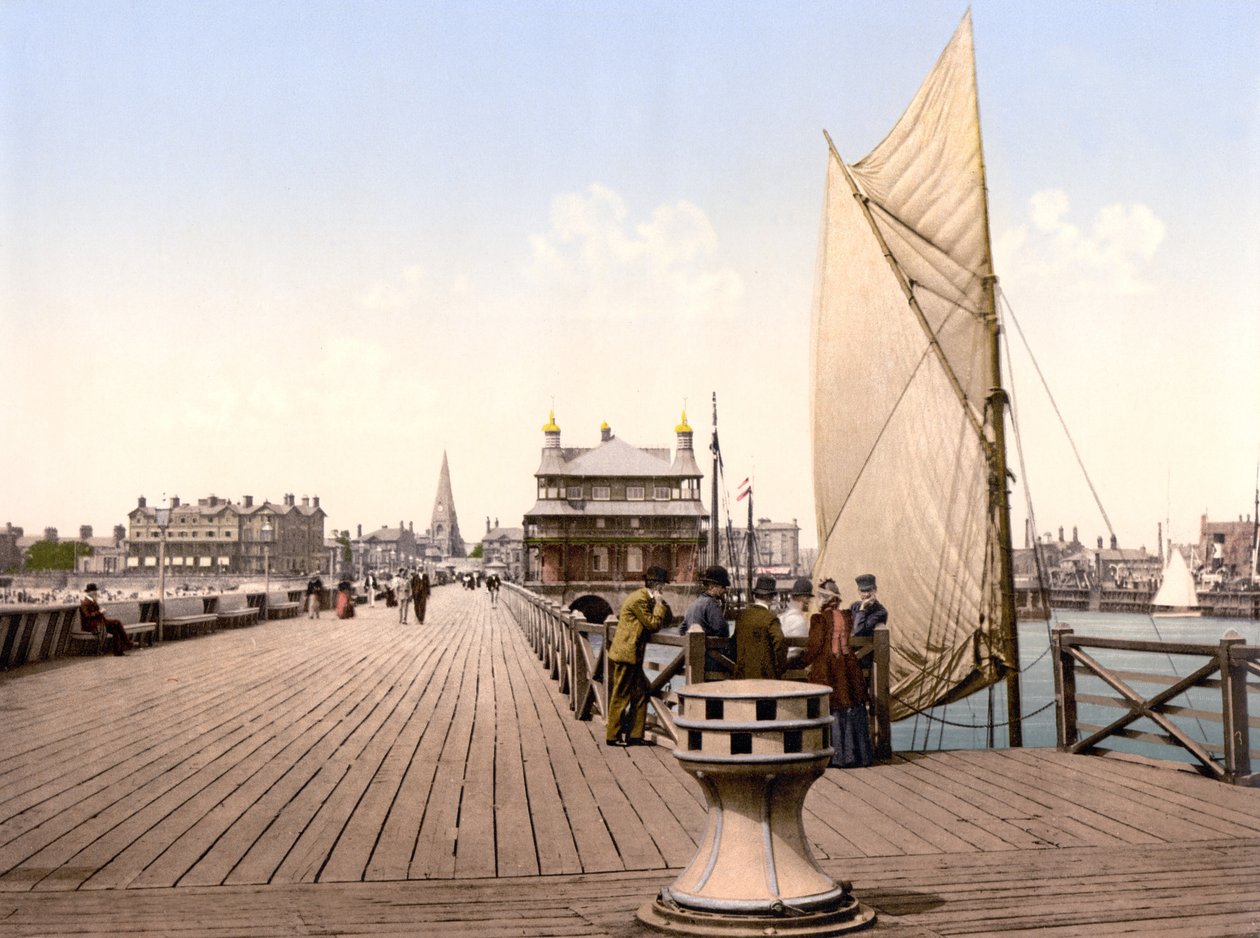Pier Pavilion, Lowestoft (handfärgat foto) av English School