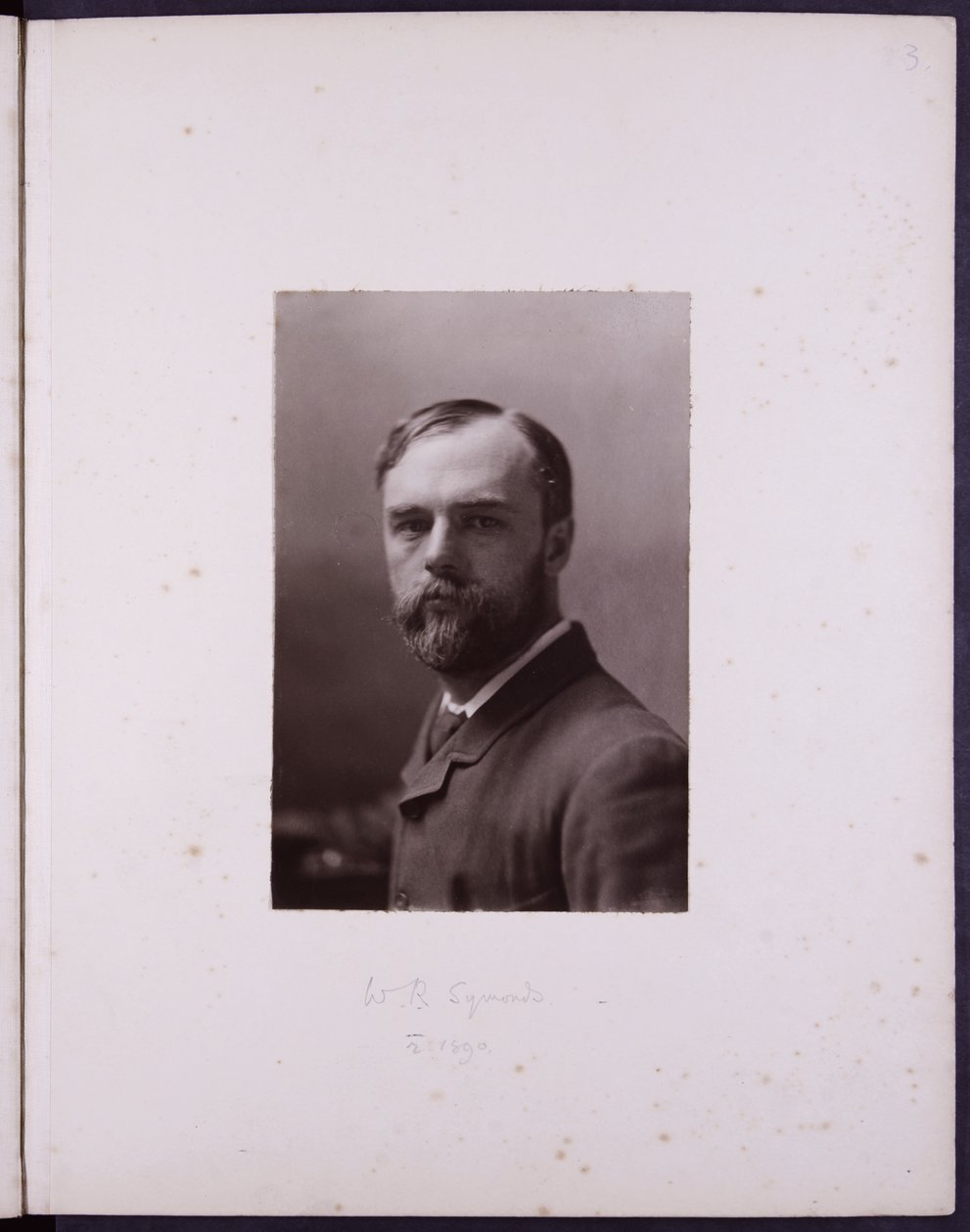 Porträtt av WR Symonds, ca 1900 (svartvitt foto) av English School