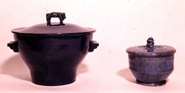 Gryder designet på Omega-værkstederne, ca. 1917 (keramik) Sverige av English School