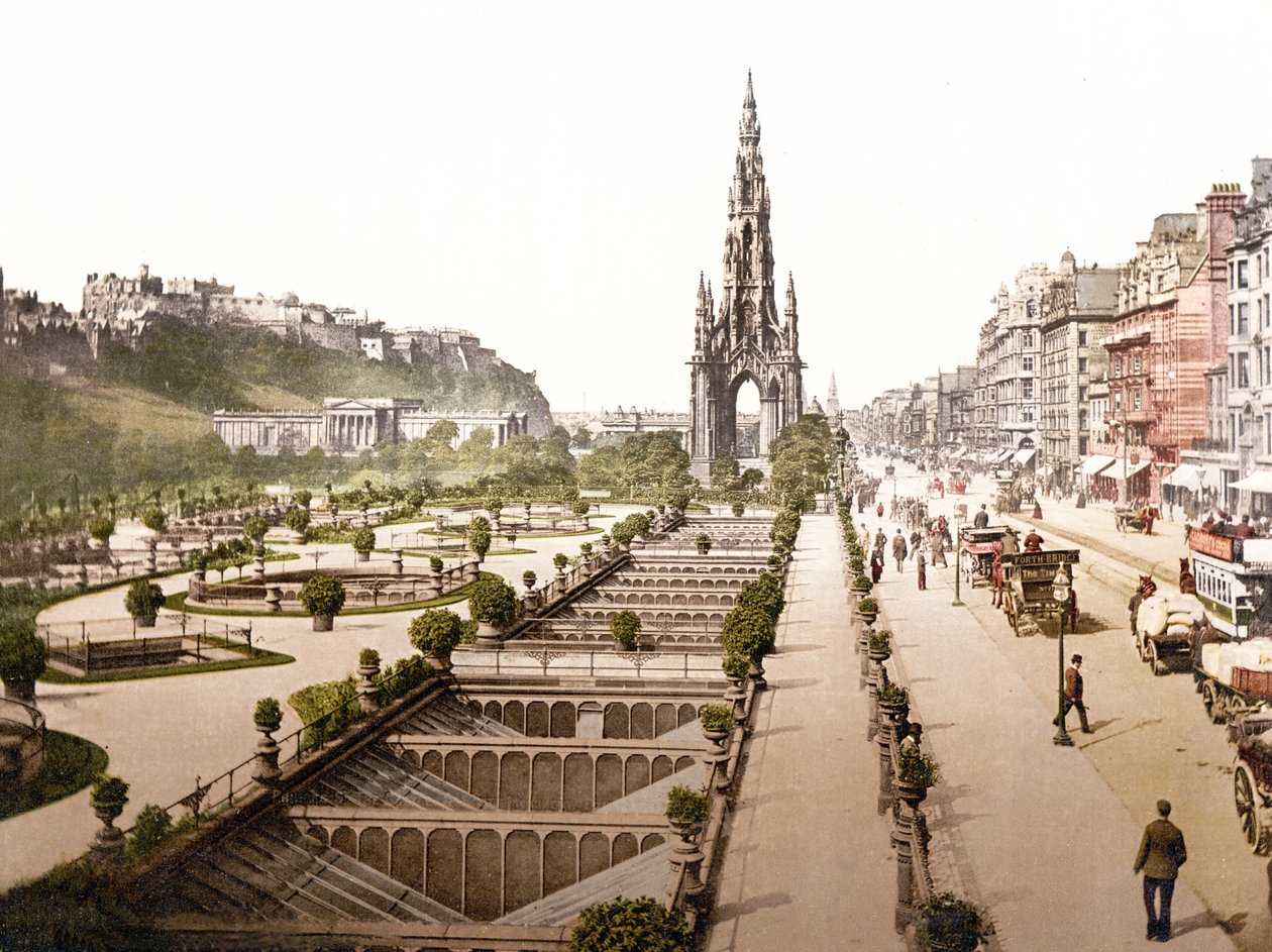 Princes Street, Castle and Scott Monument, Edinburgh (handfärgat foto) av English School