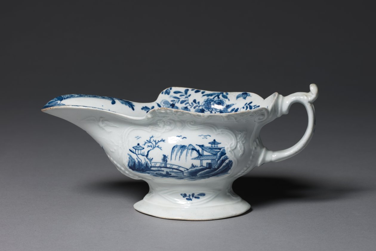 Såsbåt, möjligen tillverkad av Worcester Porcelain Factory eller Bristol Porcelain Factory, ca 1752 av English School