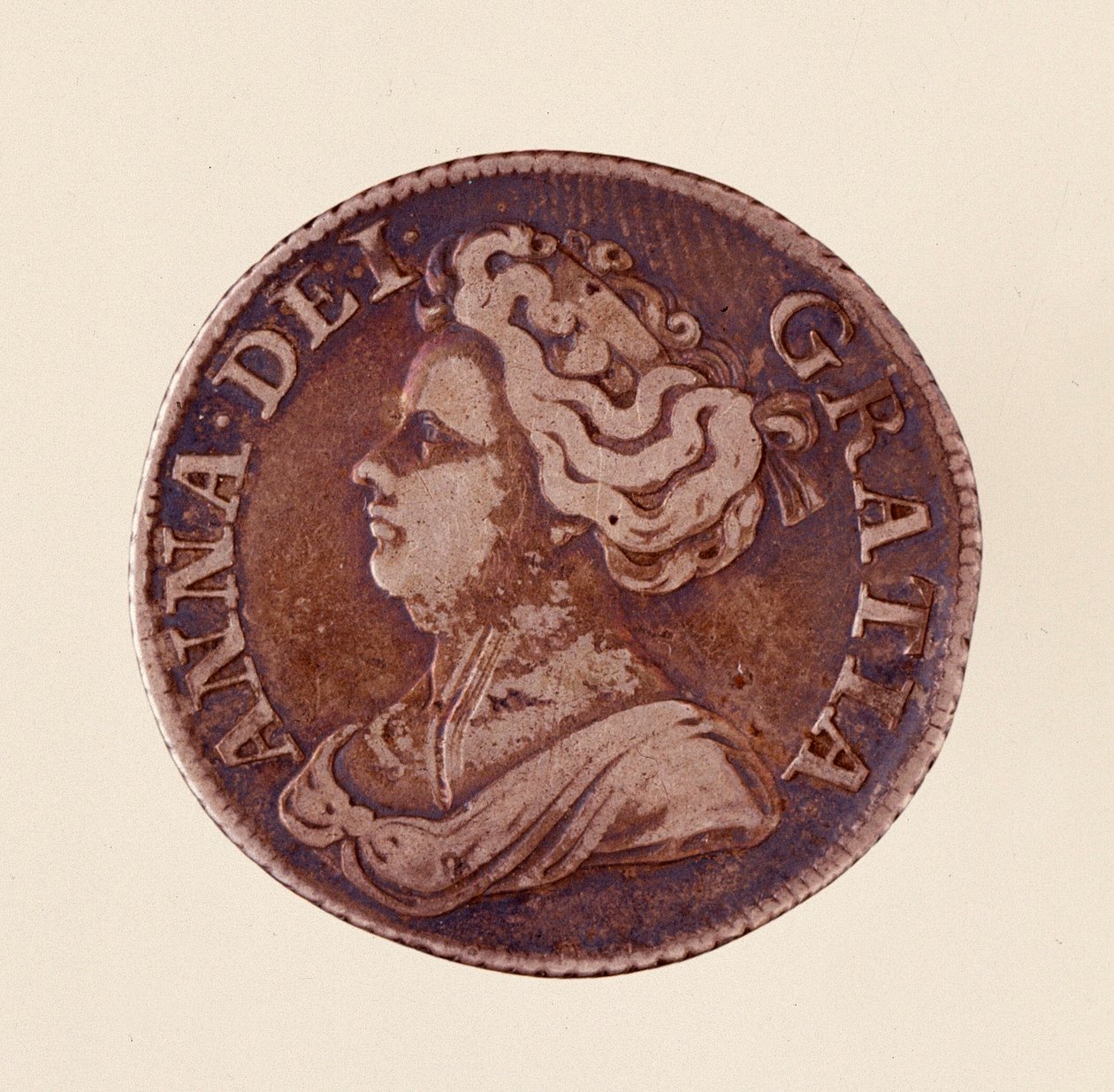 Silverengelska Groschen, drottning Anne Stuart (Anne av Storbritannien) (1665-1714) 1712. Diam. 2,5 cm Neapel, museo archeologico av English School