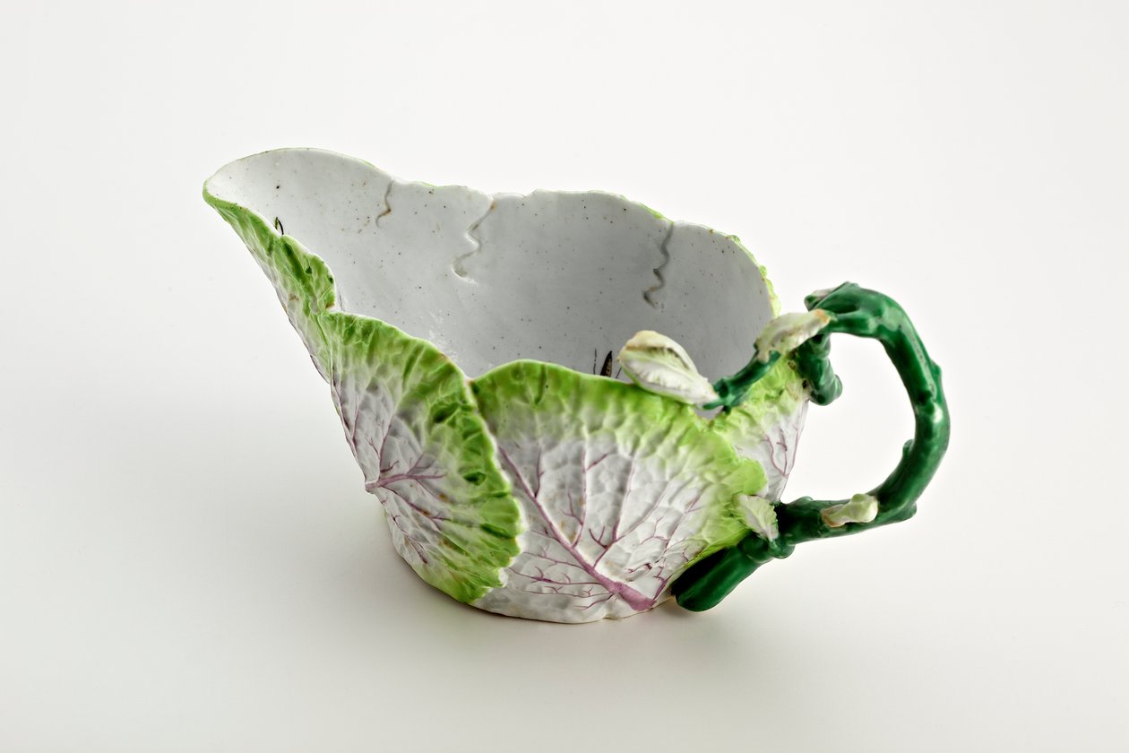 Staffordshire såsbåt bildad av gjutna löv och kvisthandtag, ca. 1749-60 (porslin) av English School