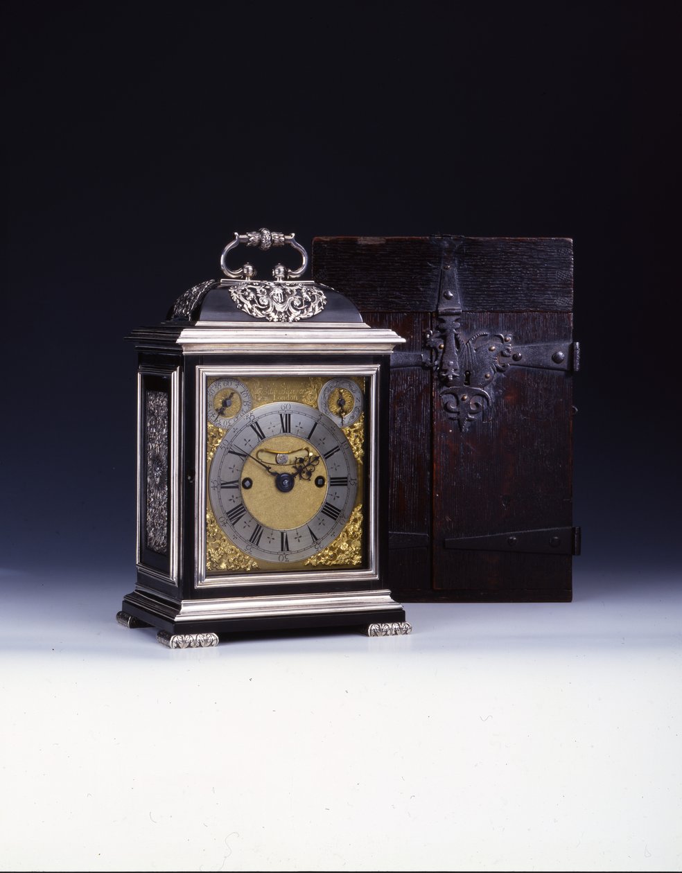 The Barnard Tompion, Tompion and Banger, London, nr 460, slående klocka med fäste, ca 1708 (ebenholts och silver) (se även 745882-88) av English School