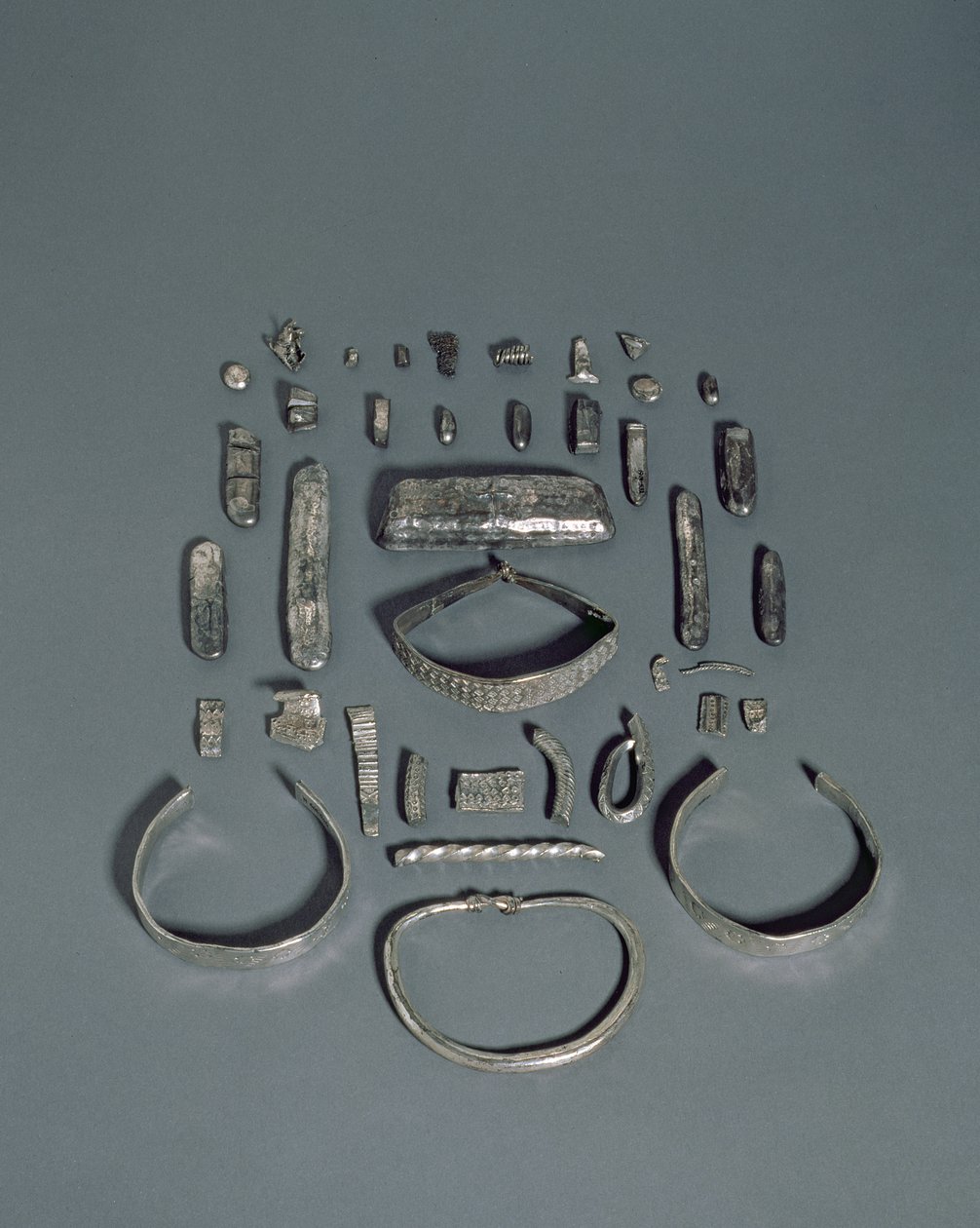 Cuerdale Hoard, Anglo-Saxon and Viking Treasure, hittad på vallen av floden Ribble vid Cuerdale Hall, nära Preston, Lancashire, slutdatum 901-5 AD (silver) av English School