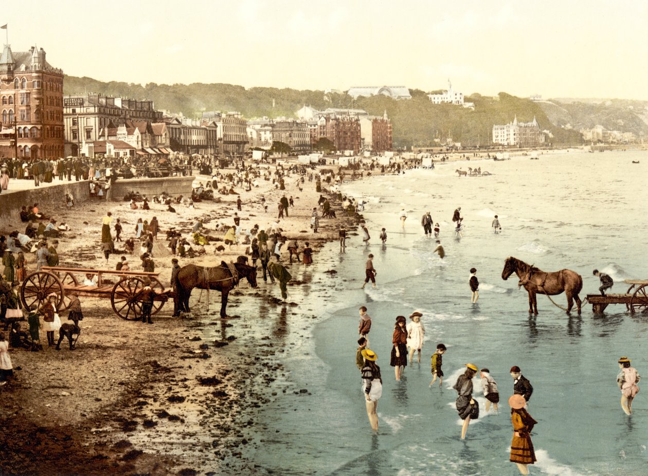 The beach, Douglas (handfärgat foto) av English School