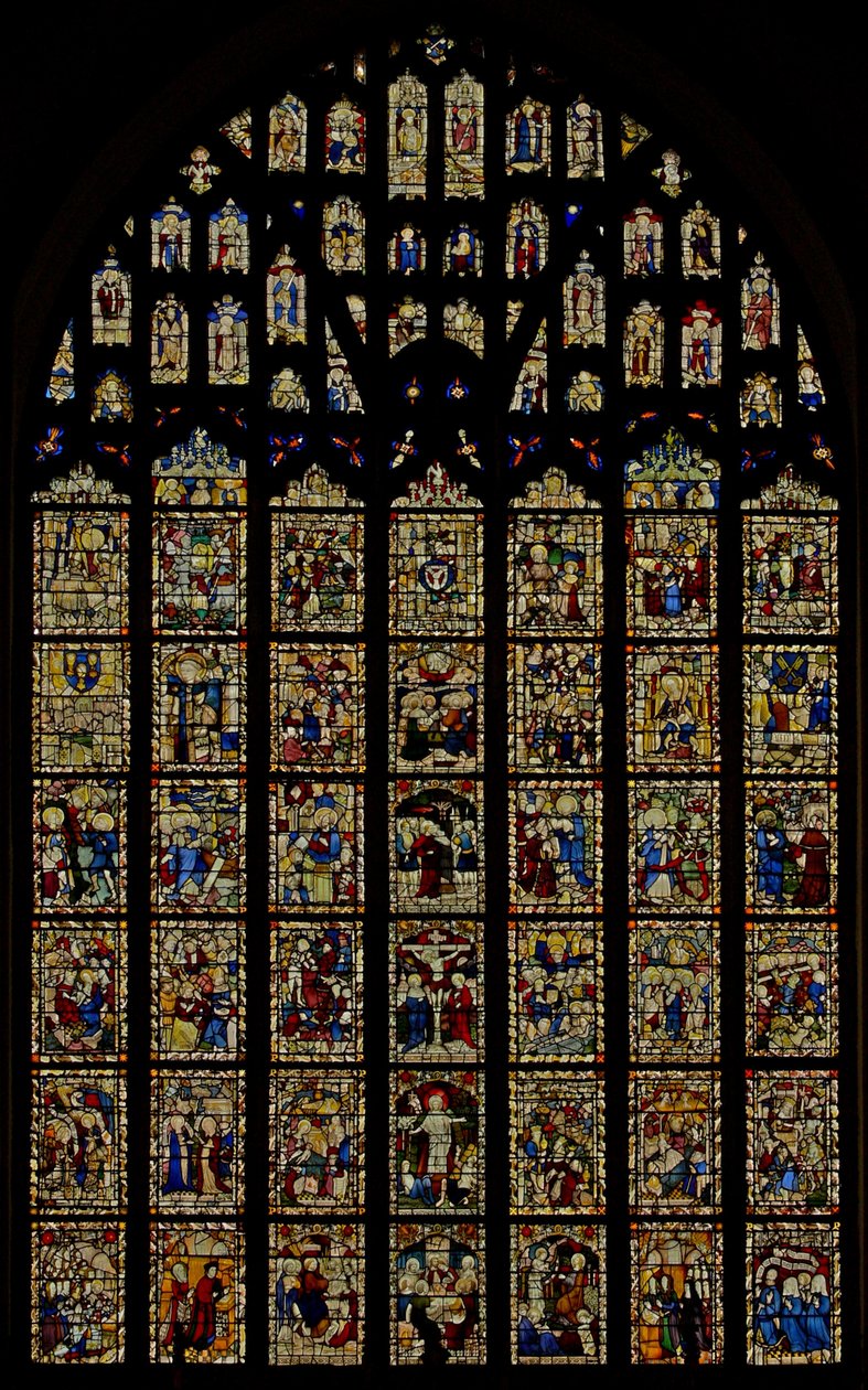 Det östra fönstret som visar Norwich Schools glas (C15) Återställ paneler av English School