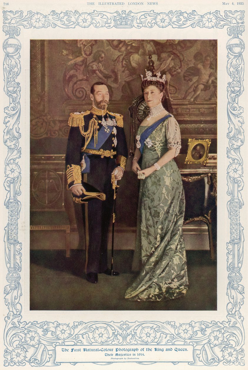 Det första naturliga färgfotografiet av kung George V (1865-1936) och drottning Mary (1867-1953) 1914, återgivet i The Illustrated London News, 4 maj 1935 av English School