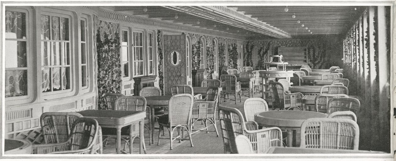 Det överdådiga parisiska kaféet på Titanic, med dess spaljé och klätterväxter, från "The Sphere", 20 april 1912 (litho) (detalj av 450874) av English School