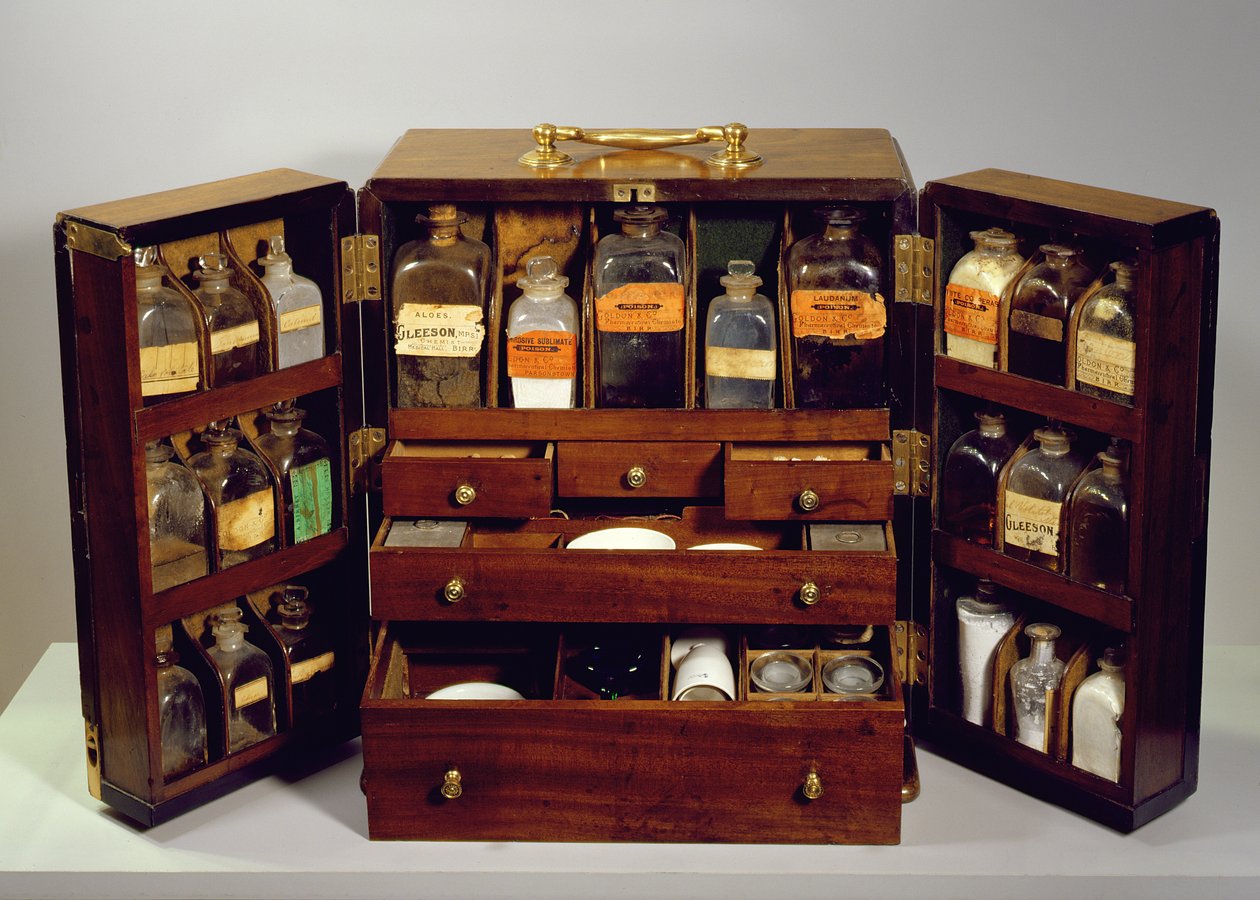 Traveling Pharmacy, ca 1820 (mahogny) av English School