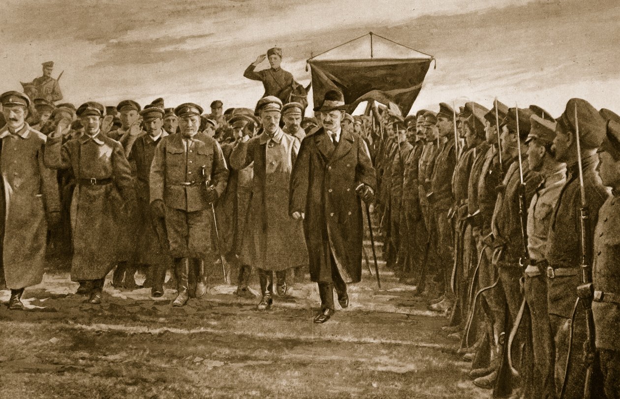 Trotskij, Rysslands bolsjevismkommissarie för krig, inspekterade ett regemente av Letts, som utgjorde eliten av Röda armén, 1914-19 av English School