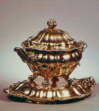 Terrin, melonformad, med granatäpple, applicerad gadrooned bård och bladhandtag, av Garrards, London, 1847 (silver) av English School