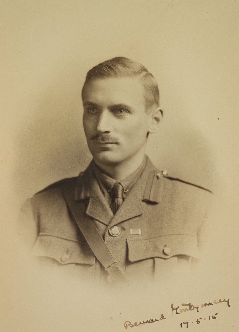Viscount Bernard Law Montgomery (1887-1976) som brigadmajor i 91:a infanteribrigaden, 17 maj 1915 av English School