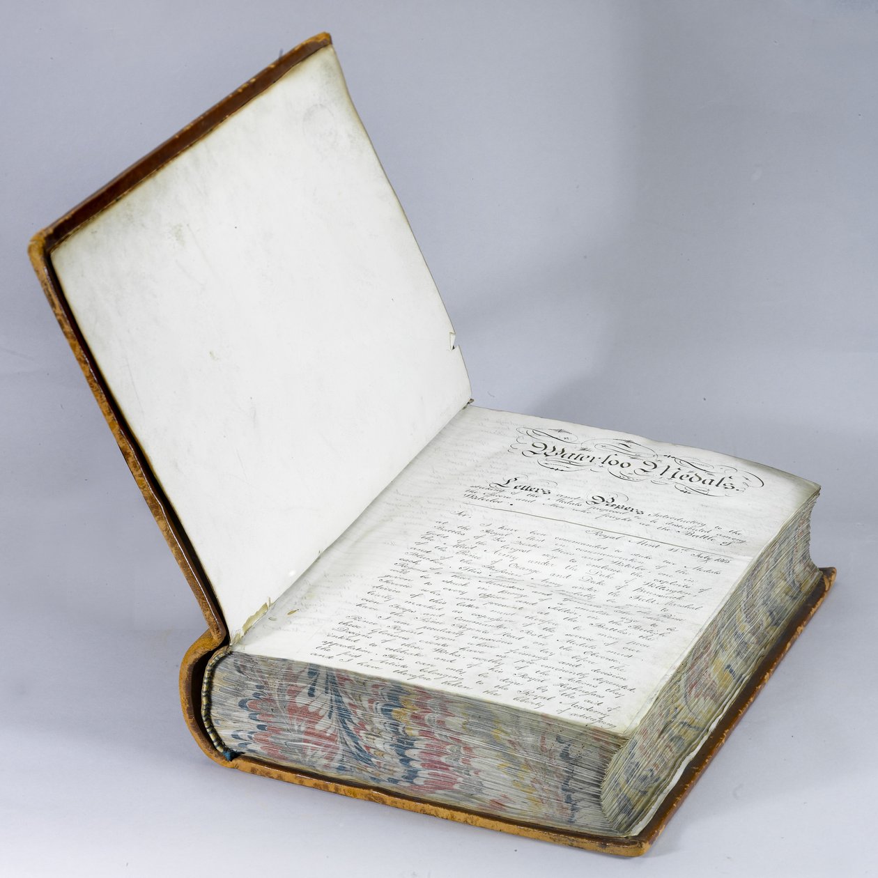 Waterloo Medal Roll, c.1815 (penna och bläck på papper i läderbunden volym) av English School