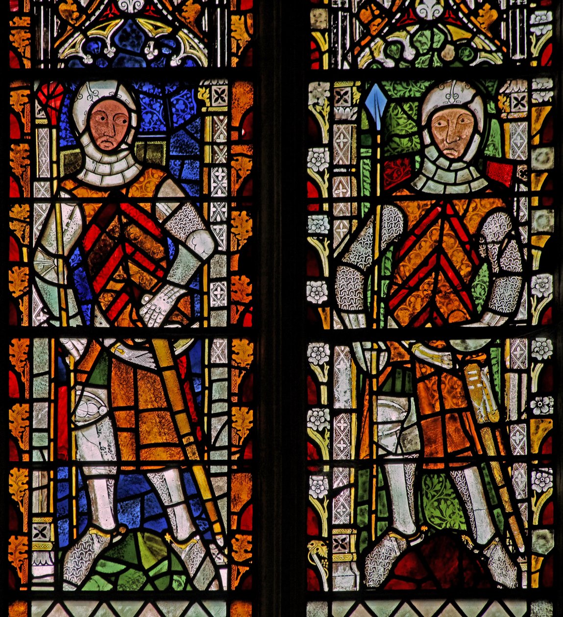 Fönster s4 föreställande William Lord de la Zouche och Gilbert I de Clare av English School