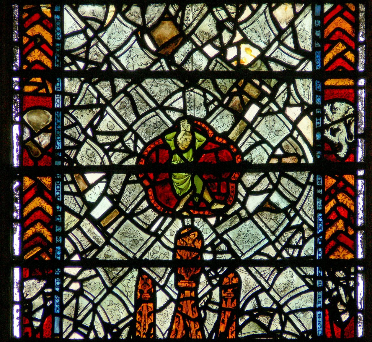 Fönster w39 föreställande en figur (bisarr!) mitt i grisaille av English School