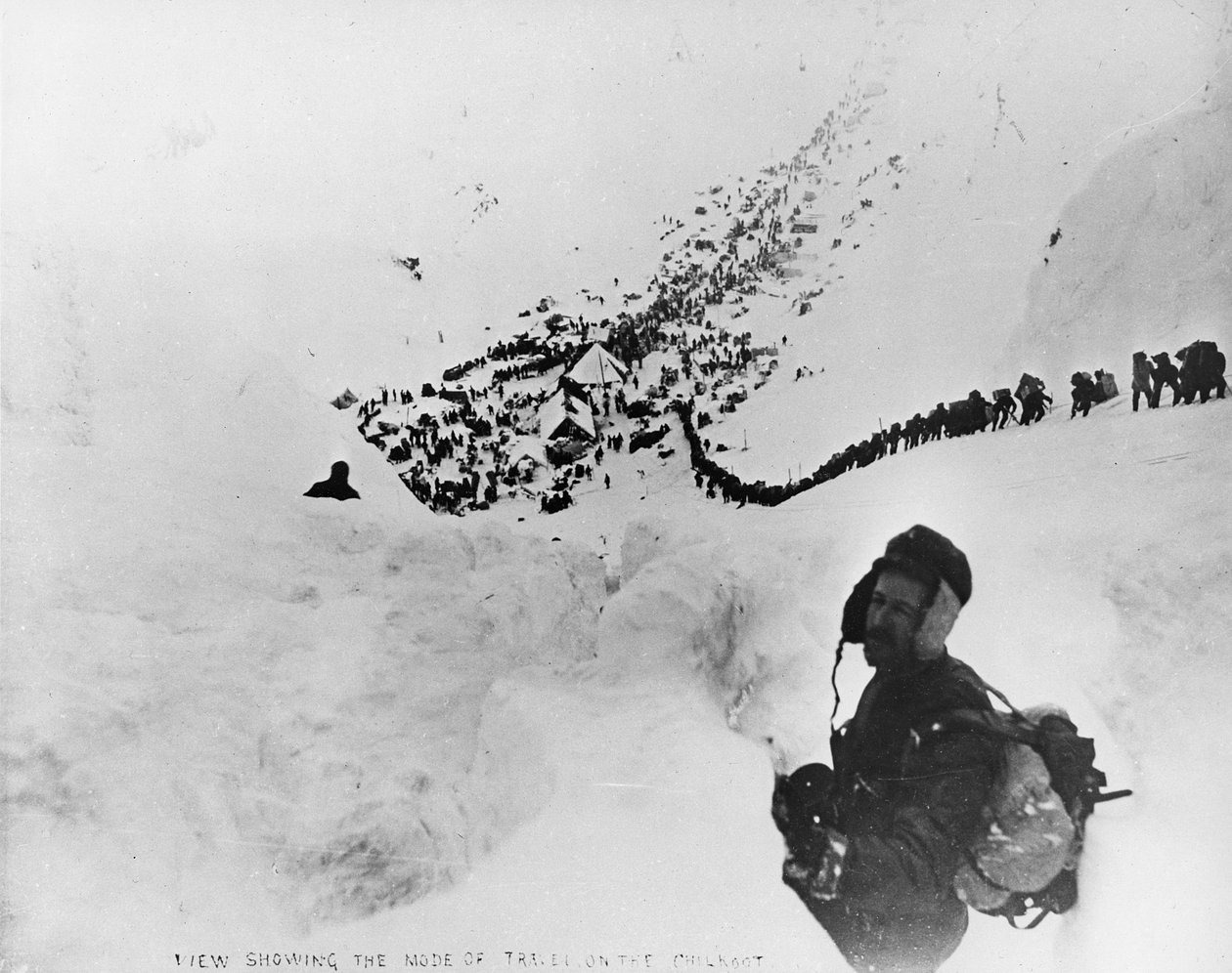 Vy som visar färdsättet på Chilkoot, från "One Man