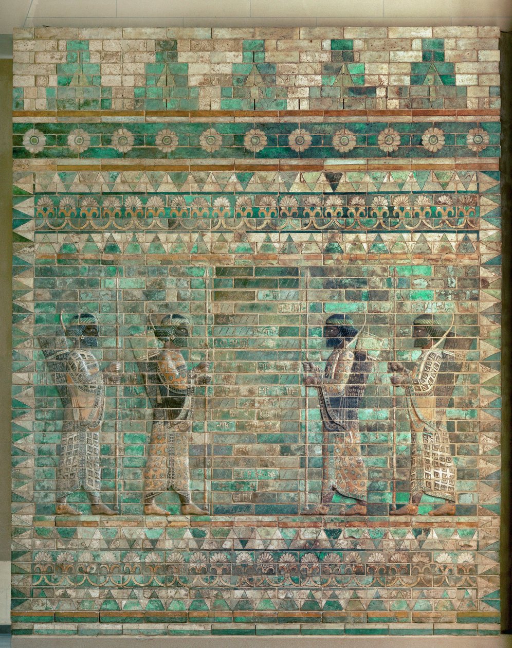 En procession av bågskyttar... av Erich Lessing