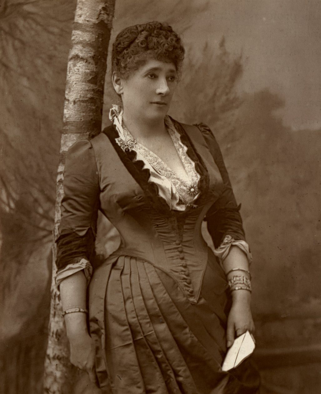 Mrs John Wood, brittisk skådespelerska och teaterchef, 1888. av Ernest Barraud