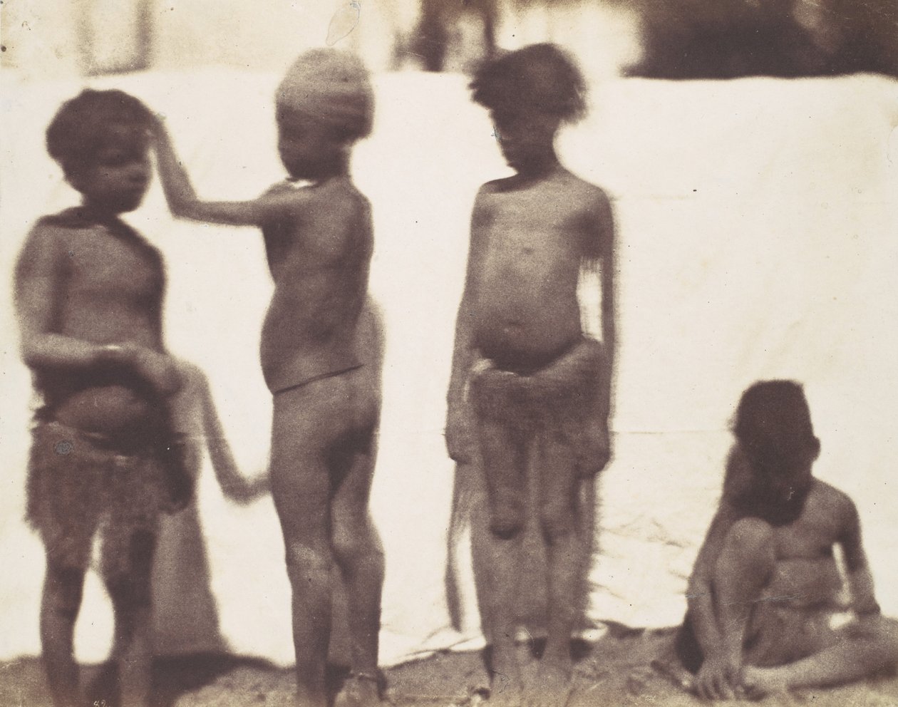 [Barn från byn Kalabshah, Nubia], 1852. av Ernest Benecke