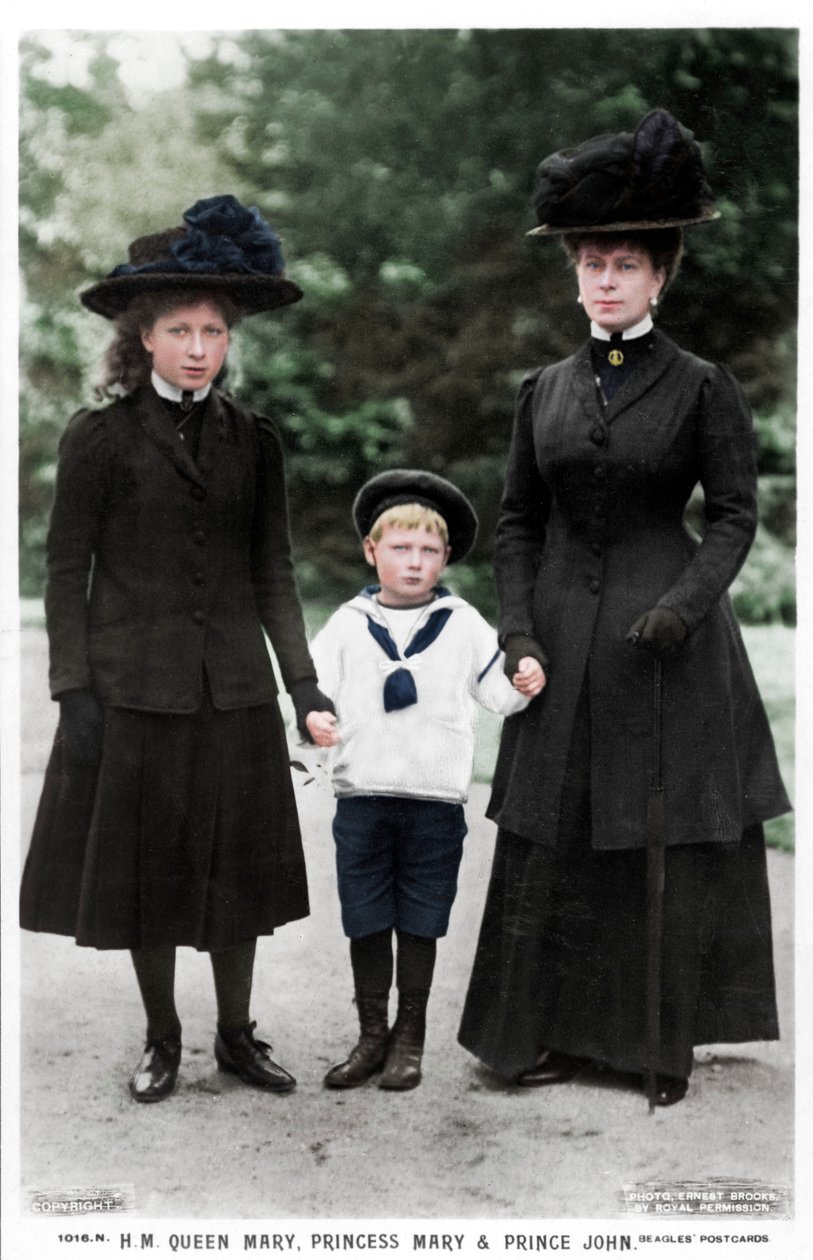 Drottning Mary, prinsessan Mary och prins John, 1910-talet av Ernest Brooks
