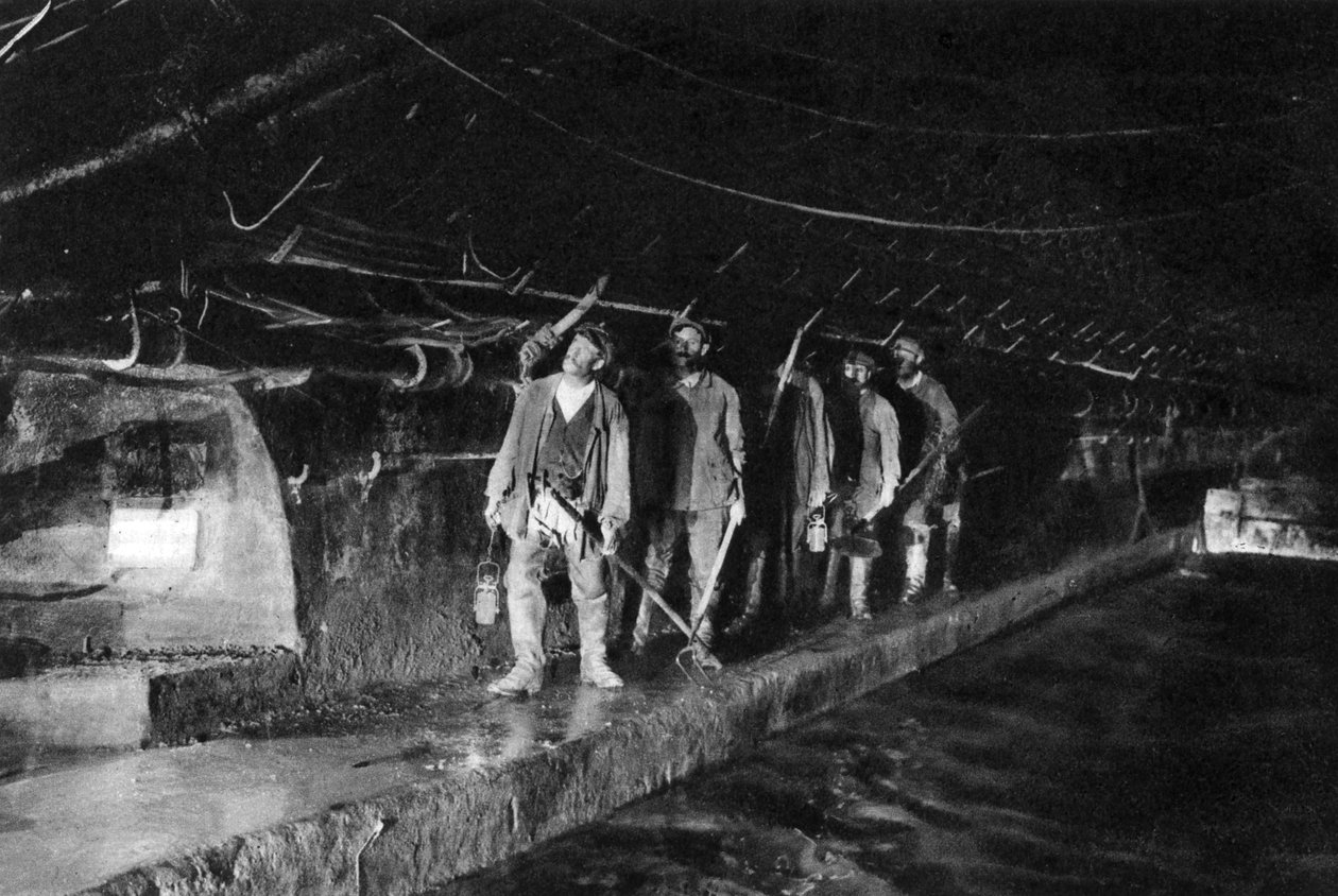 Avloppsrenare i Main Sewer, Paris, 1931 av Ernest Flammarion