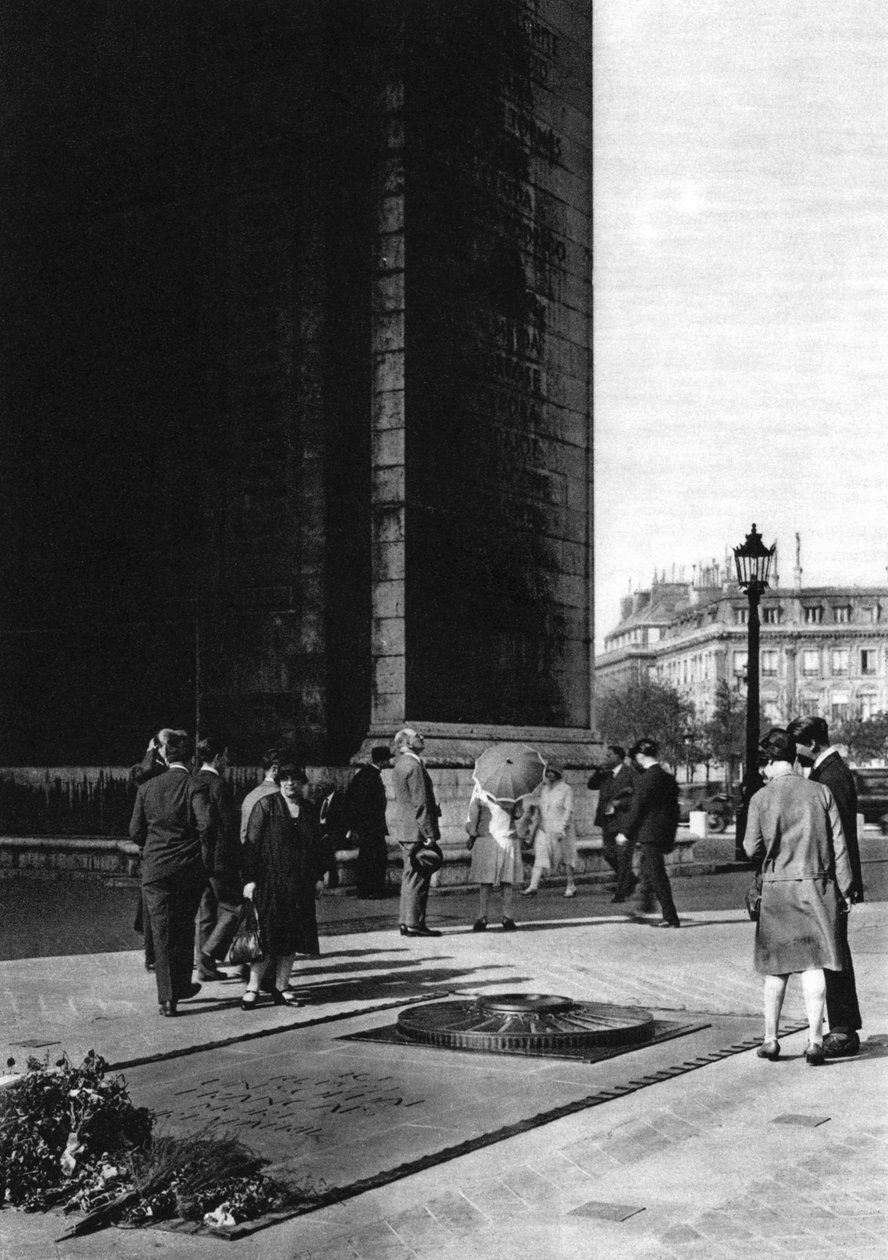 Den okände soldatens grav, Paris, 1931. av Ernest Flammarion