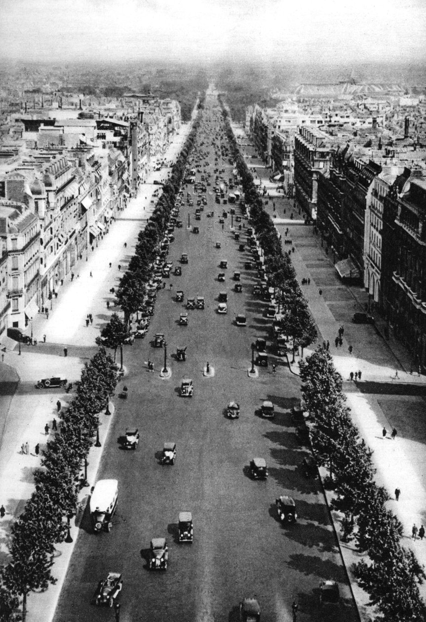 Utsikt över Avenue des Champs Elysees, Paris, 1931. av Ernest Flammarion