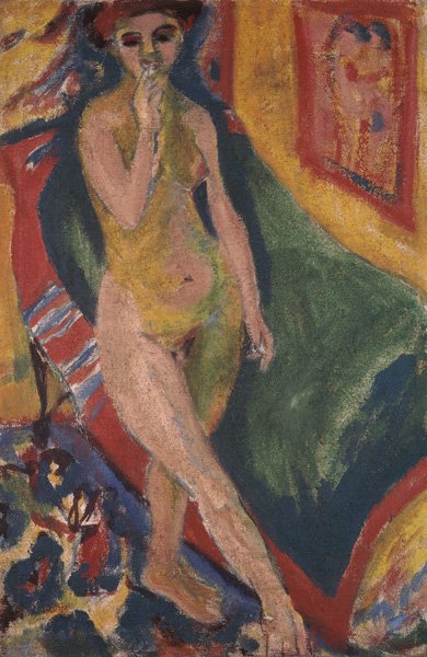 Nacktes Mädchen vor grünem Sofa av Ernst Ludwig Kirchner