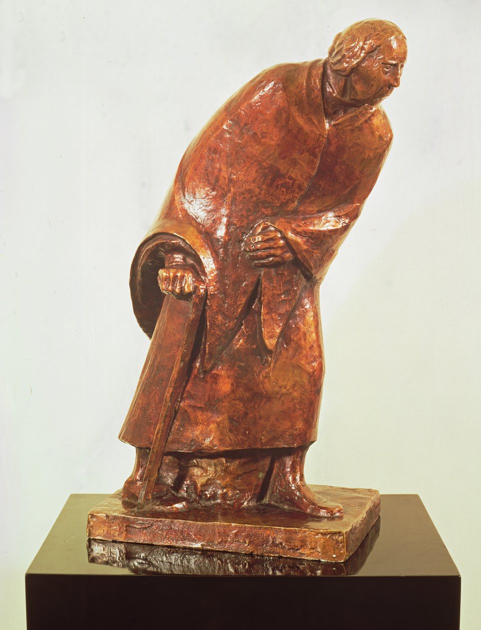 Gammal kvinna med en käpp, 1913 (brons) av Ernst Barlach