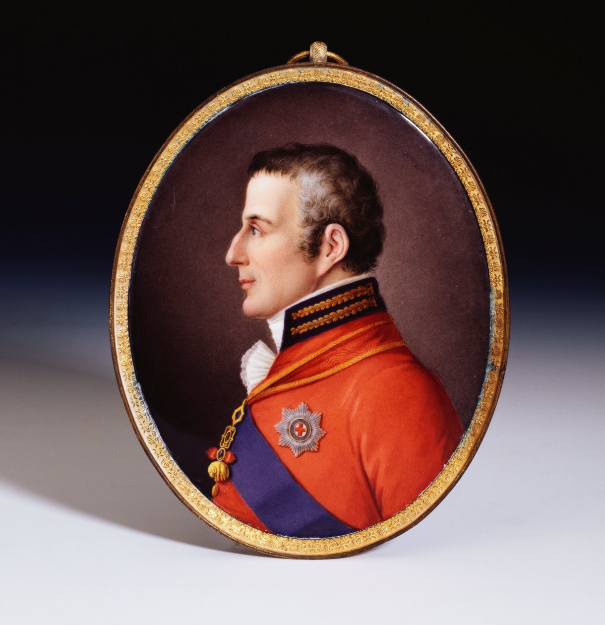 En oinspelad Sevres daterad oval porträttplakett av hertigen av Wellington (1769-1852), i full uniform, iklädd Order of the Golden Fleece och Star and Sash of the Order of the Garter av Etienne Charles Leguay