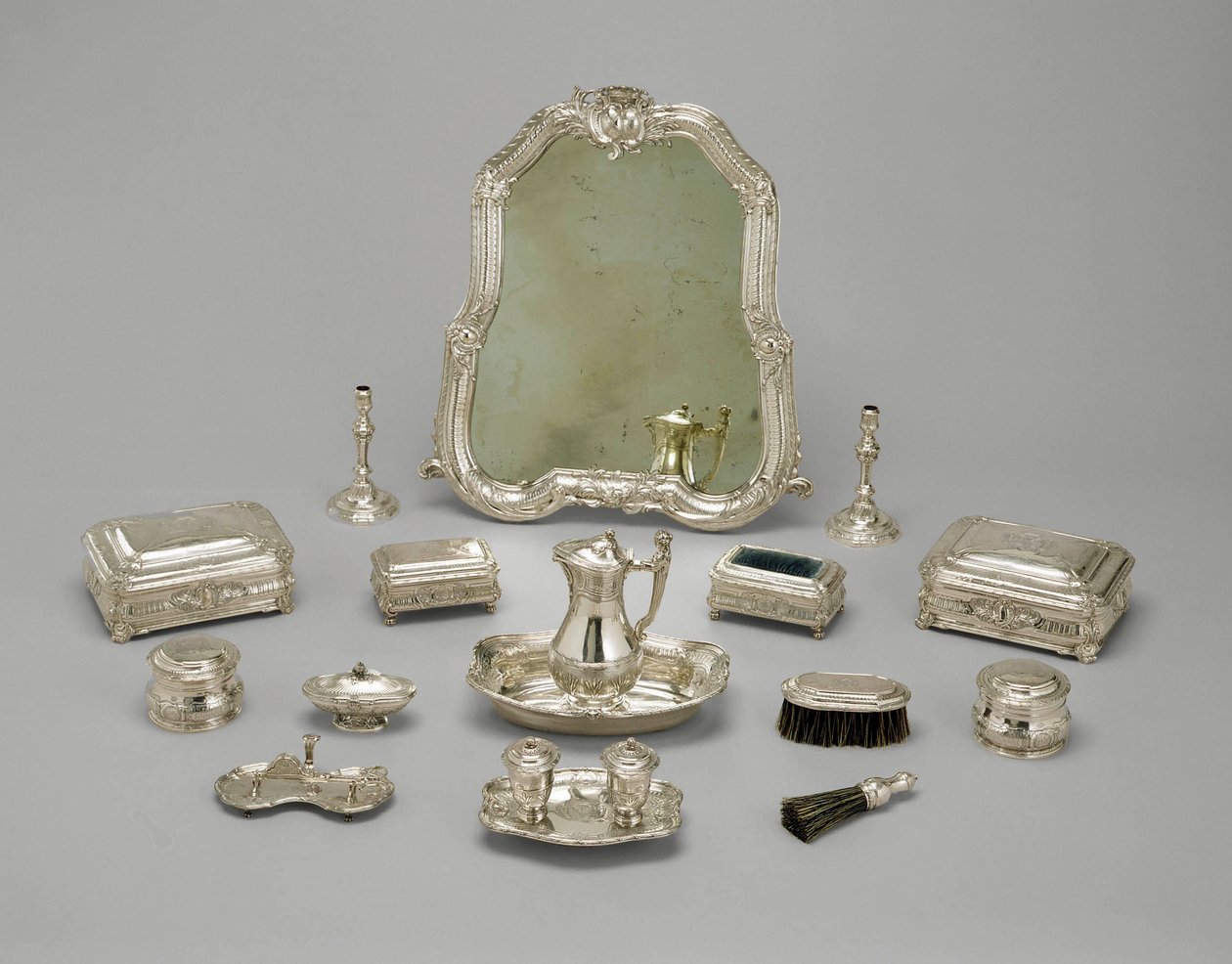 Toalettservice, 1738-39 (silver) av Etienne Pollet